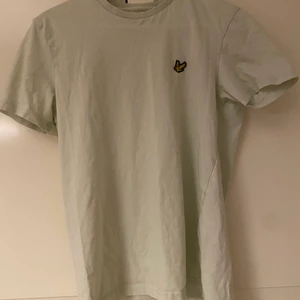 Lyle&scott - Säljer min gröna Lyle&scott t-shirt som inte används längre, storlek xs passar också storlek s.