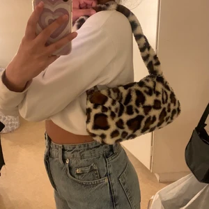 Väska - Oanvänd väska från SHEIN💗 supergulligt mönster och jättesjuk🌟 Ny skick såklart💘 50+frakt💗