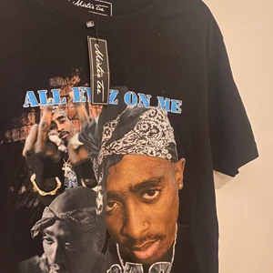 Tupac t-shirt - Oanvänd oversized tupac T-shirt med lappen kvar. Storlek m 