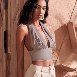 Svin snygg fest topp  - Storlek s, aldrig använd, frakt tillkommer, priset beror på vart du bor