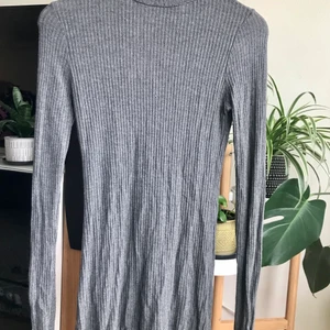 Polo-klänning - Jättefin poloklänning (gör sig inte rättvis på en galge) som kommer passa perfekt till sommarkvällarna 