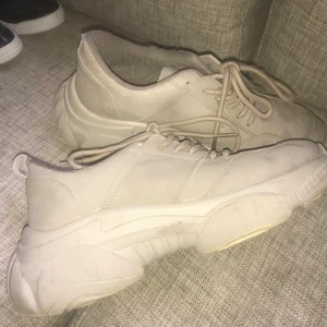 Skor  - NLY shoes, beiga, använd fåtal gånger, i bra skick. 
