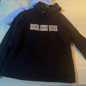 Calvin Klein hoddie  - Fräsch använd 3 gånger Max 