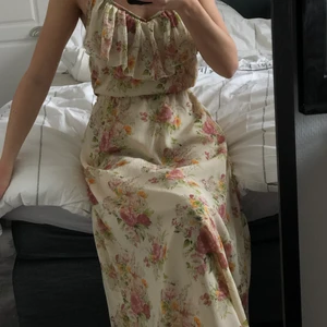 Långklänning  - Magisk långklänning från Sisters. Storlek 36. Pm för fler bilder❣️