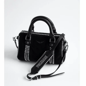 Zadig & Voltaire  - Säljer min super fina Zadig väska, bra skick❤️ köpt för 4000 men säljer för runt 2500 kr pris kan diskuteras. Köparen står även för frakten. Och köpt är köpt💗