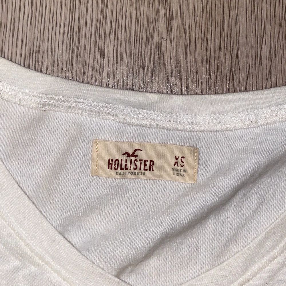 V-ringad tshirt från Hollister. Använd därför ett billigt pris. 💓 står ej för frakt. 49 inkl frakten . T-shirts.