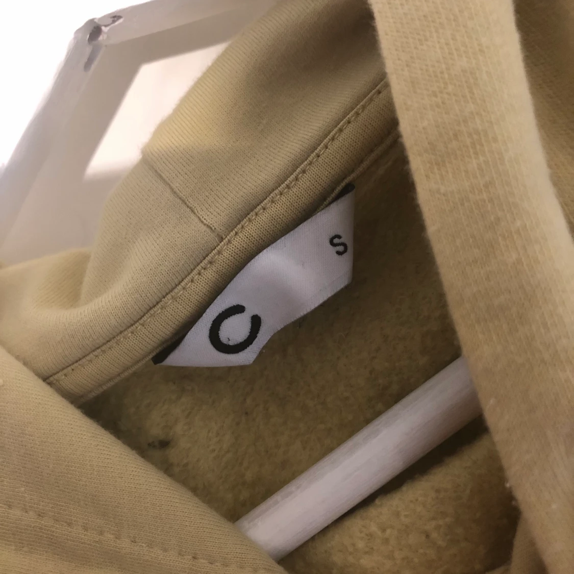 Gul hoodie från Cubus  - 91