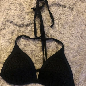 Bikini överdel  - Använd få gånger! Passar tyvärr inte mig längre!        19kr + 20kr frakt🤎