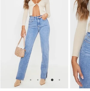 Fin top från PLT - En fin Vit top från Pretty Little Thing. Fin till sommaren, bra kvalitet utan skador. Köpare står för frakt, kan disskutera pris.