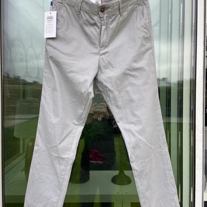 Chinos Jack &Jones - Helt nya chinos med lappar kvar. Stl 32/32