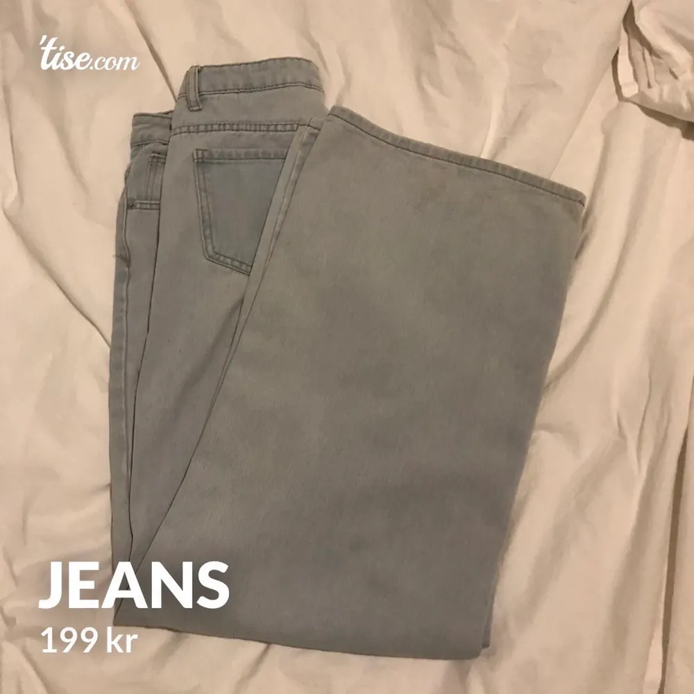 As snygga jeans ifrån shein som inte passar mig längre så har inte använts på ett långt tag! Storlek M.  Ops endast swish. Jeans & Byxor.