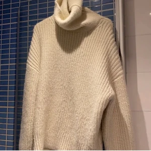 Skickad tröja - En jättefin stickad tröja ifrån HM i storlek S