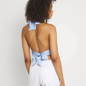 Halterneck topp  - Slutsåld Halterneck topp | xs 