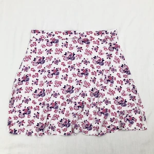 Blommig kjol - Blommig kjol. Det står storlek 158/164 men den passar allt från XS-M. Jag har storlek M och den sitter bra pga att det är stretch i midjan. 50kr +frakt 💜