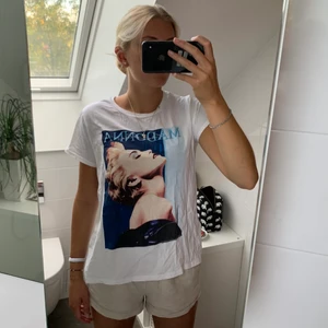 Madonna T-shirt - T-shirt med ett Madonna-tryck!! Fint skick💙💙