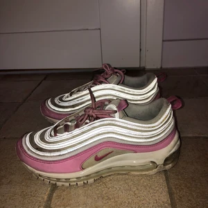 Nike air Max 97 - Skor som aldrig kommer till användning längre. Köpta på Shetland för 1000kr