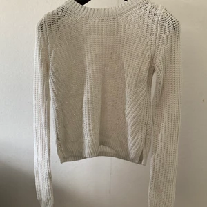 Tröja - En väldigt fin stickad vit tröja