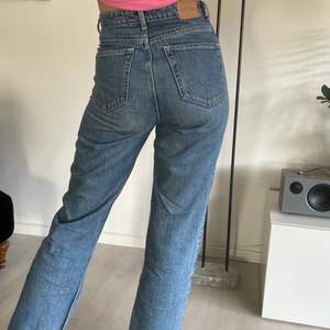 Weekday Jeans, modell Rowe i strl 27/32. High Rise. Utmärkt skick ✨ gratis frakt✨