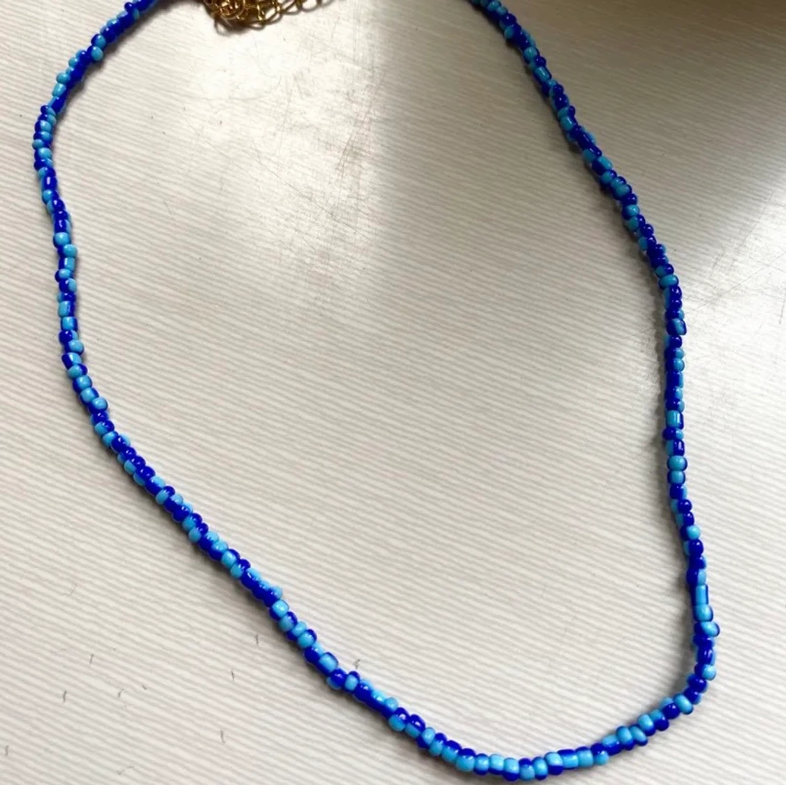 Blått pärlhalsband - 90