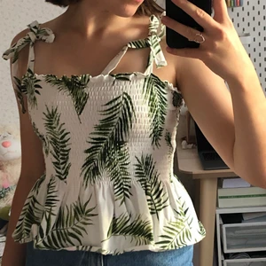 Somrig topp  - En topp från H&M, aldrig använd. Kan mötas upp i Göteborg. Köparen står för frakt 