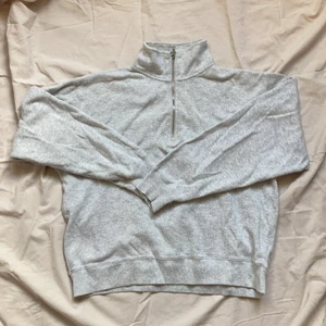Brandy Melville Half Zip  - Grå half zip från Brandy Melville - One Size, ca S