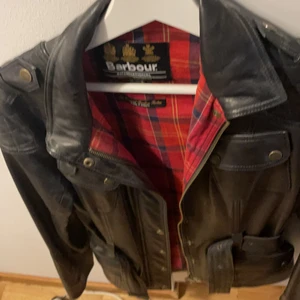 Skinn jacka  - Skinnjacka 34 knappt använd bra till utomhus 