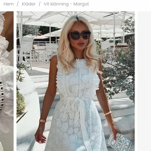 Vit spetsklänning  - Superfin spetsklänning från Dennis Maglic. Helt oanvänd och i nyskick. Storlek M. Köpt för 799 säljs för 400