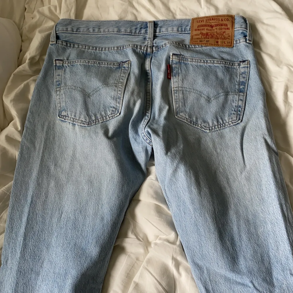 Levis jeans i gott skick. Köparen betalar frakten på 45kr. Jeans & Byxor.