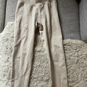 Aimn ribbed tights - Storlek s. Köpare står för frakt. Hundar finns i hemmet. Först till kvarn 
