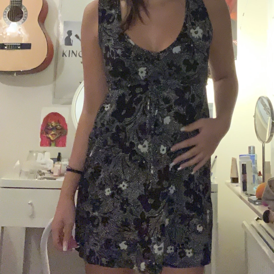 Klänning med blommönster 