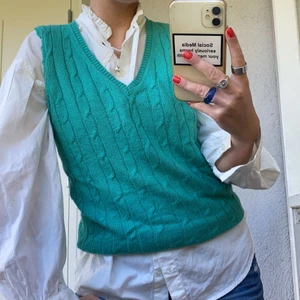 Kabelstickad väst - Supersnygg kabel stickad väst! Frakt tillkommer 💕