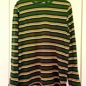 Långärmad, lång t-shirt - Långärmad, lång t-shirt i superfina färger! Stl. S i herrmodell så sitter fint oversize på en S-M i dam också. 