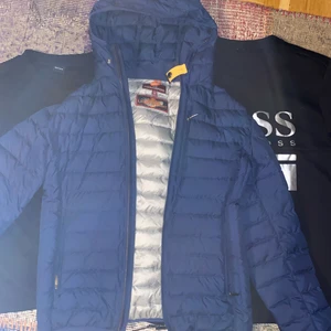 Parajumpers - Parajumper jacka oanvänd i Medium, nypris över 4000