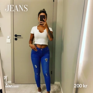 Jeans  - Blåa jeans från river island, jättebra skick. Petite