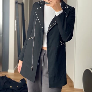 Kappa - Kappa från zara med ”nitar” som detaljer