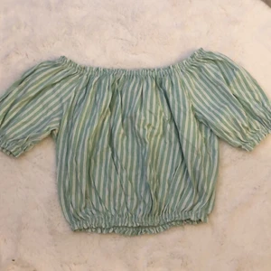 Primark blus strl M/S - jätte söt croppad blus från primark i london! 