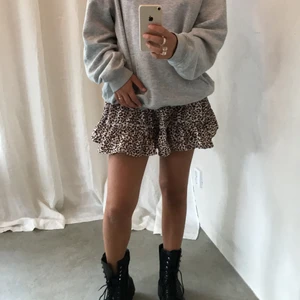 Leopard kjol - Säljer denna leopard kjol. Sjukt snygg och skön. 💕💕