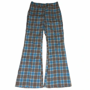 Rutiga vintage byxor - Blå/beige rutiga byxor i storlek 36 och utsvängda långa ben😍