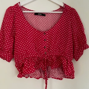 Gullig blus från BIKBOK - Säljer söt rosa blus från bikbok. Knappt använd 