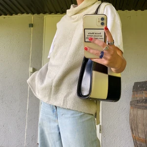 Väst - Supersnygg väst som passar nu när det blir kallare 😍 frakt tillkommer! 