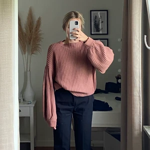 Stickad tröja - Såå fin stickad tröja från NA-KD, verkligen supermysig nu i höst och vinter❤️‍🔥