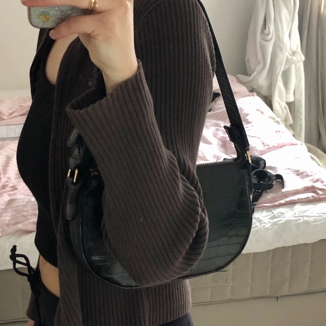 Mini bag svart ”krokodilskinn” - 90