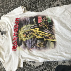 Iron maiden tröja/klänning - Oversise tröja som är ganska lång kan användas som klänning !:)