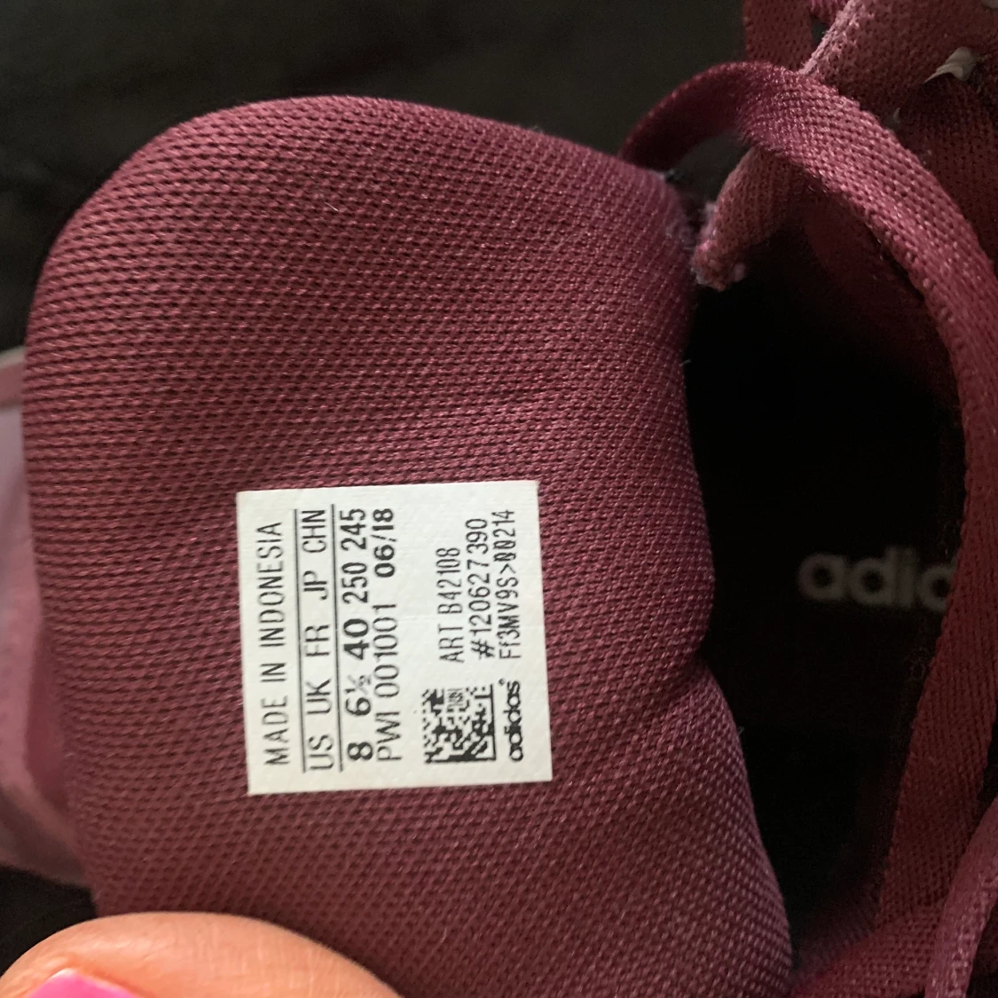 Adidas sneakers . Går lägga bud  - 91