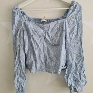 Strl 36 - Top hm blåa blommor 