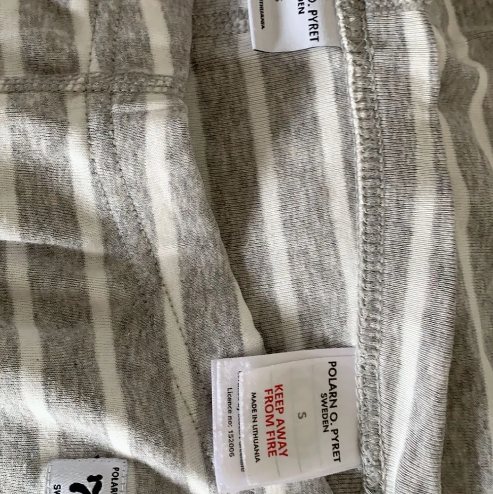 Helt ny polarn o pyret pyjamas (äkta) som var för liten när jag köpte den. Den är i storlek S. Övrigt.