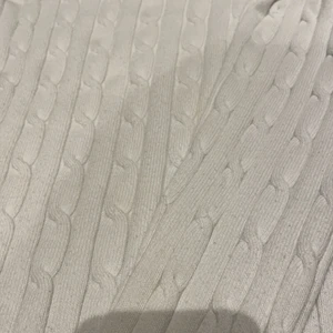 Gant ribbad tröja - En simpel gant tröja, använder inte längre. Priset börjar från 70kr, man kan diskutera om pris. Tröjan är i stolek S.