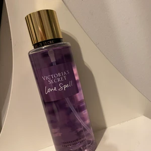 Victoria secret love spell  - Aldrig använd love spell. Fick som present men brukar inte använda denna doft. 