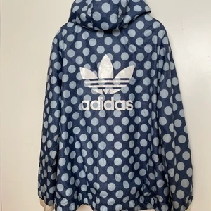 Adidas windbreaker  - Först till kvarn. Hämtas omgående. Säljs p.g.a flytt. 
