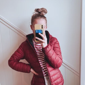 Dunjakke save the duck - Nydelig rød dunjakke fra save the duck. Størrelse XS ✨